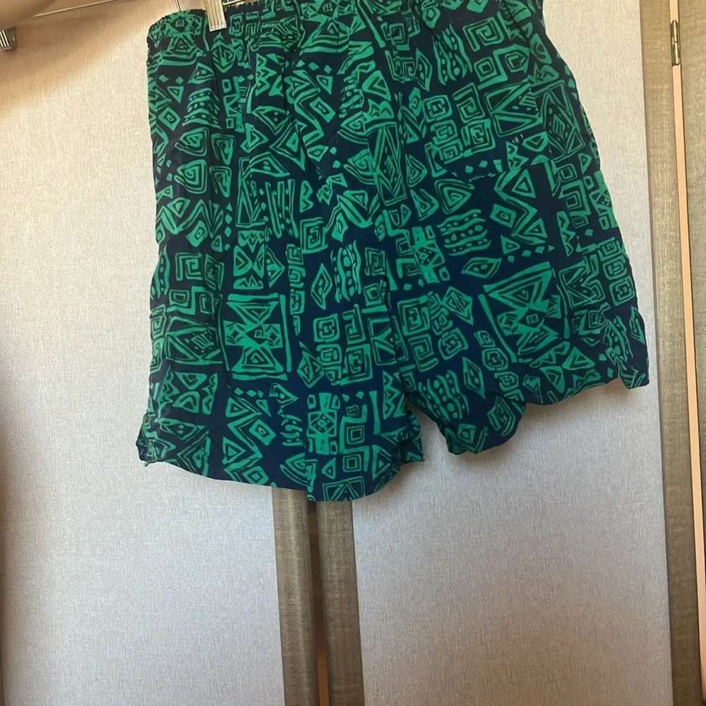 FINAL MARKDOWN Basic editions Green Geometric Patterned swim Shorts large